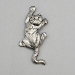JJ Jonette Jewelry Climbing Tabby Cat Kitten Brooch Brushed Silver Tone Signed